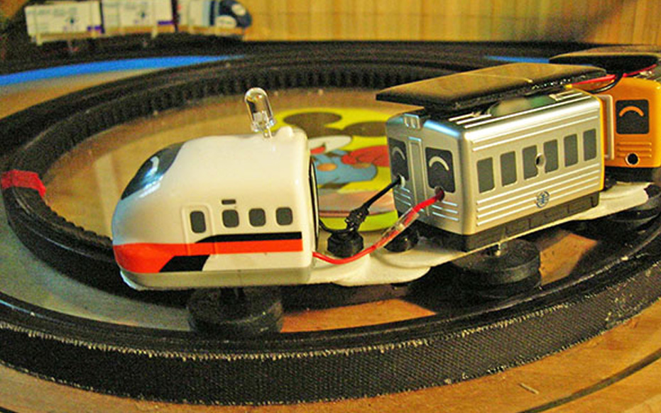 磁悬浮玩具小火车案例